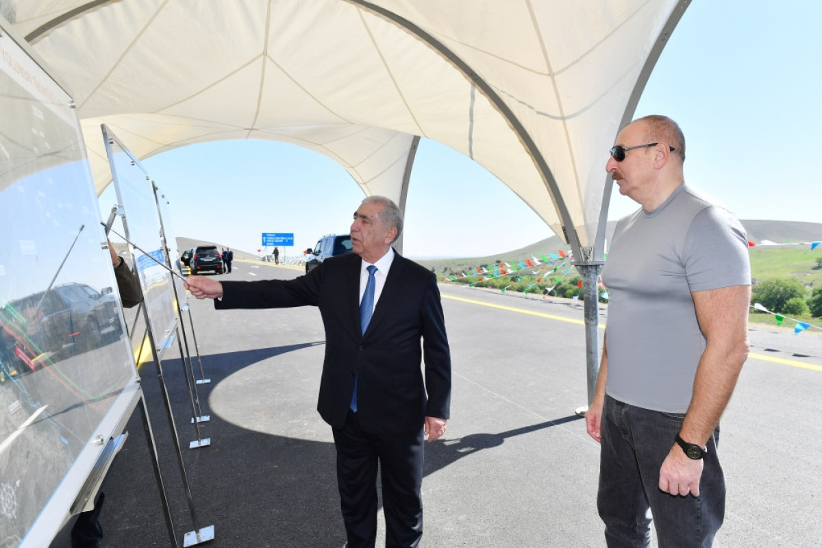 Глава государства открыл 12,3-километровый участок автодороги Физули-Гадрут