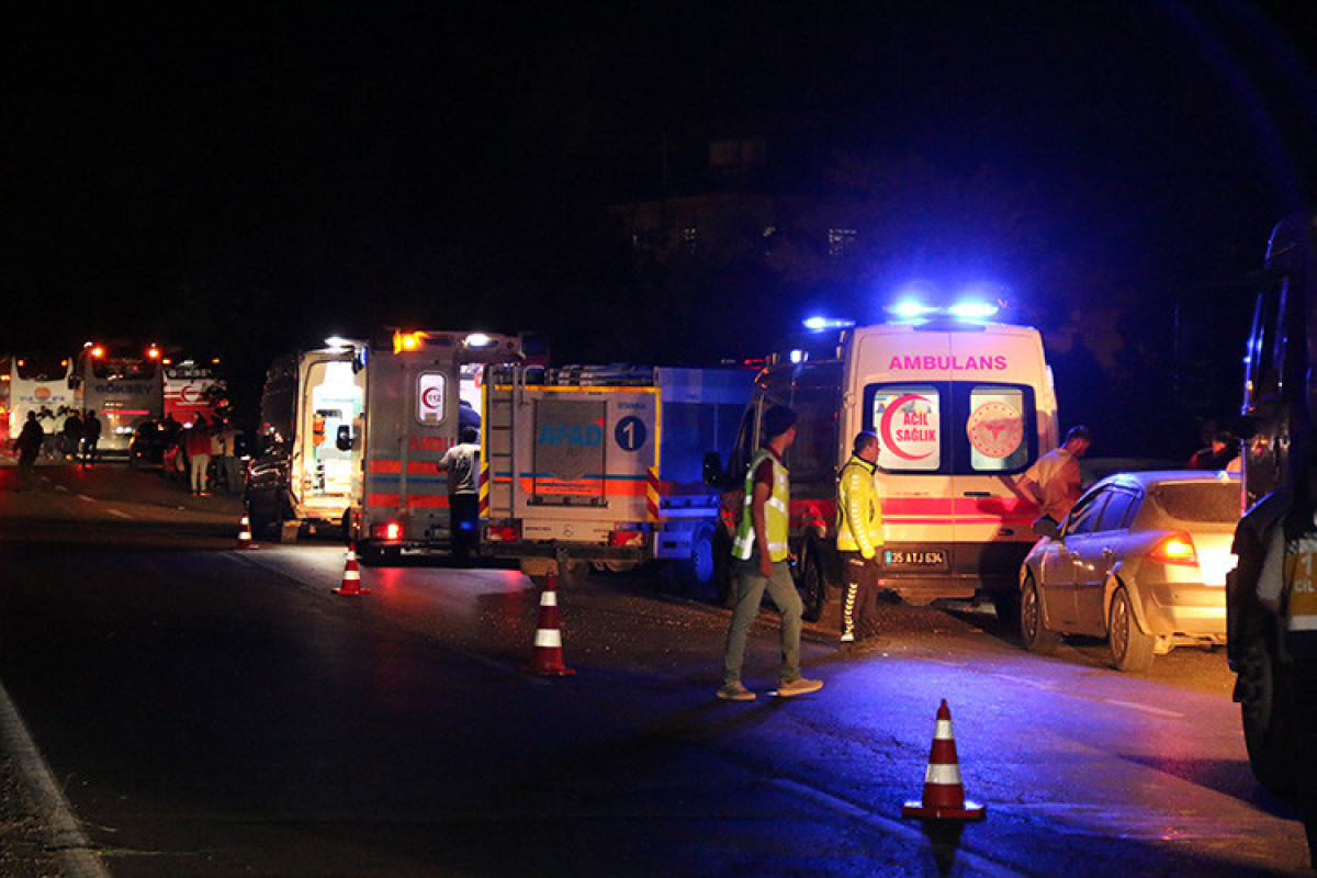 В Турции в автокатастрофе погибли 12 человек-ФОТО -ВИДЕО 