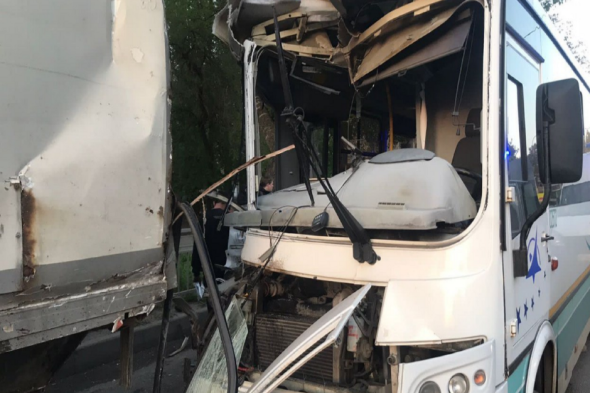 В России 11 человек пострадали в ДТП с автобусом и грузовиком