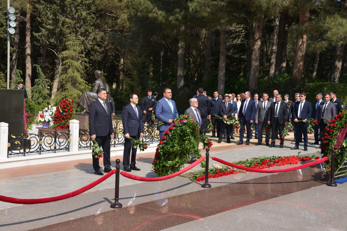 “Azpetrol” kollektivi Heydər Əliyevin xatirəsini yad edib
