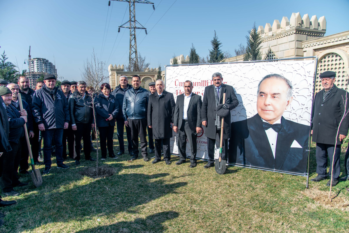 При поддержке ЗАО  Baku Steel Company проведены акции по посадке деревьев, приуроченные к 100-летию со дня рождения общенационального  лидера