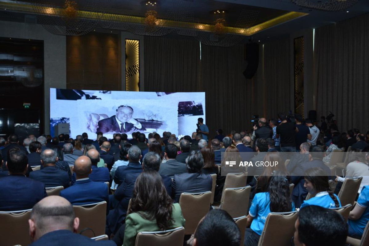 Heydər Əliyevin 100 illik yubileyinə həsr olunmuş konfrans keçirilib - FOTO 