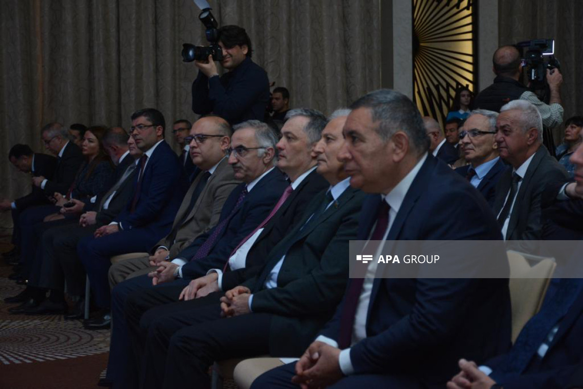 Heydər Əliyevin 100 illik yubileyinə həsr olunmuş konfrans keçirilib - FOTO 