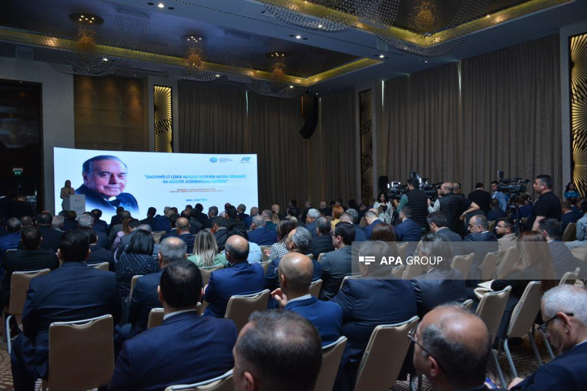 Heydər Əliyevin 100 illik yubileyinə həsr olunmuş konfrans keçirilib - FOTO 
