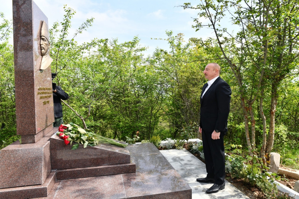 Президент Ильхам Алиев посетил могилу Мир Мохсуна Навваба Карабаги на Джыдыр дюзю-ОБНОВЛЕНО 