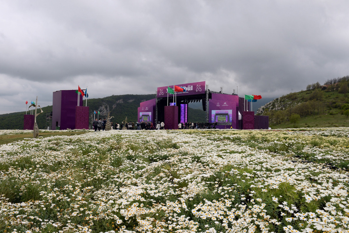 Cıdır düzündə “Xarıbülbül” festivalının açılış konserti olub - FOTO 