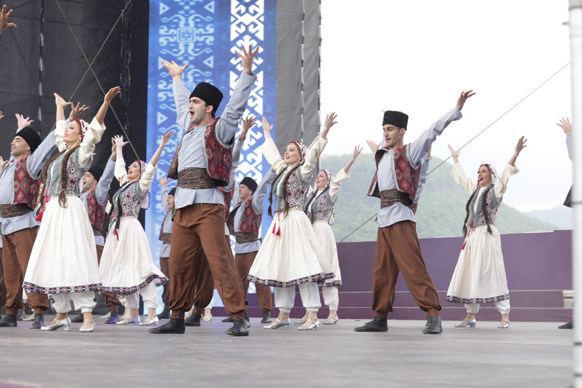 На Джыдыр дюзю представлена концертная программа фестиваля «Харыбюльбюль»-ФОТО 