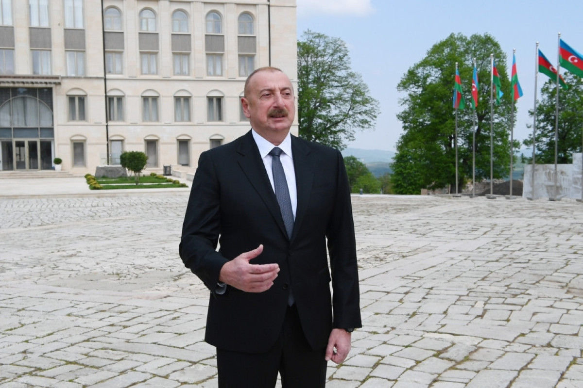 Prezident İlham Əliyev: Heydər Əliyevin qoyduğu yolla bu gün Azərbaycan uğurla gedir