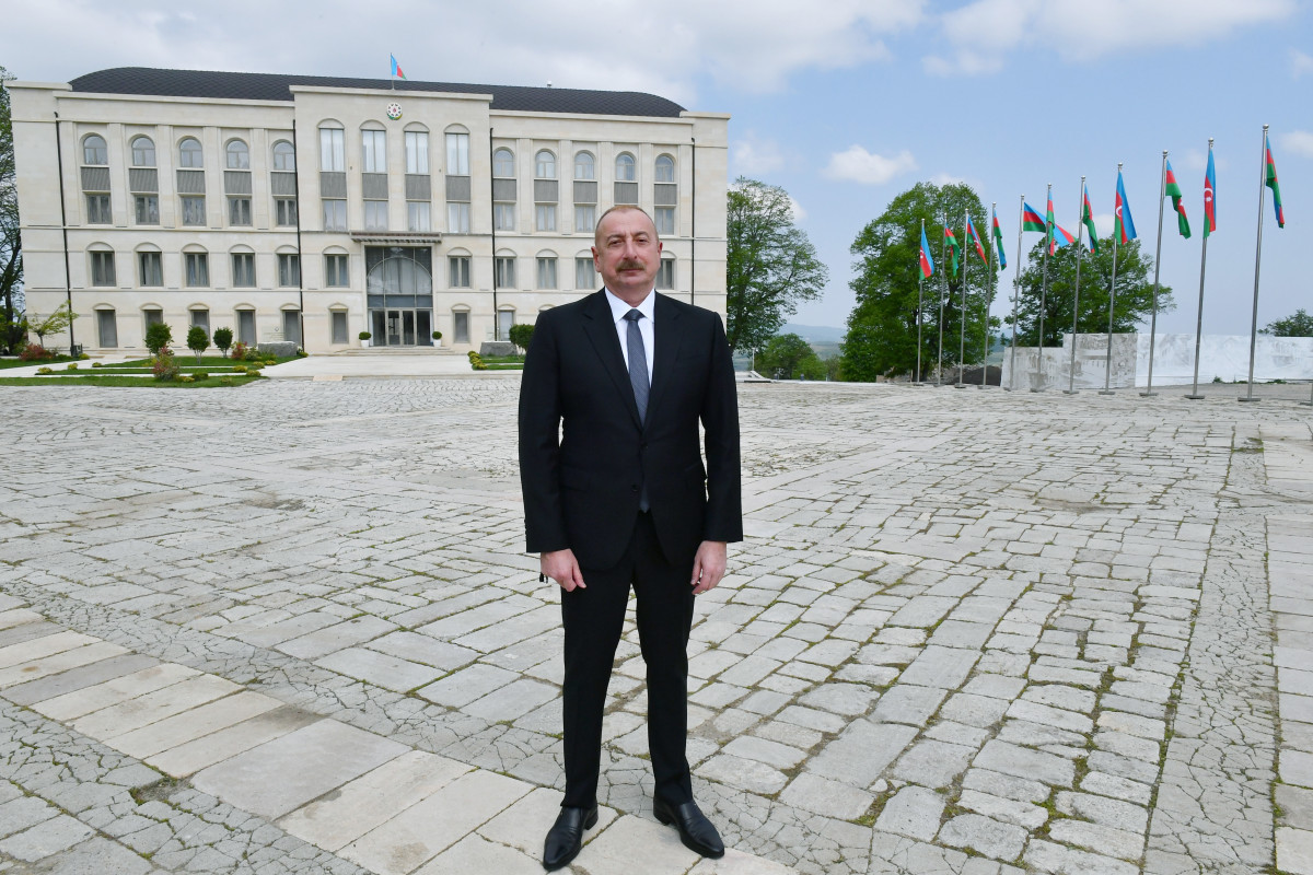 Prezident: Heydər Əliyev öz xalqına sıx bağlı olan bir adam idi