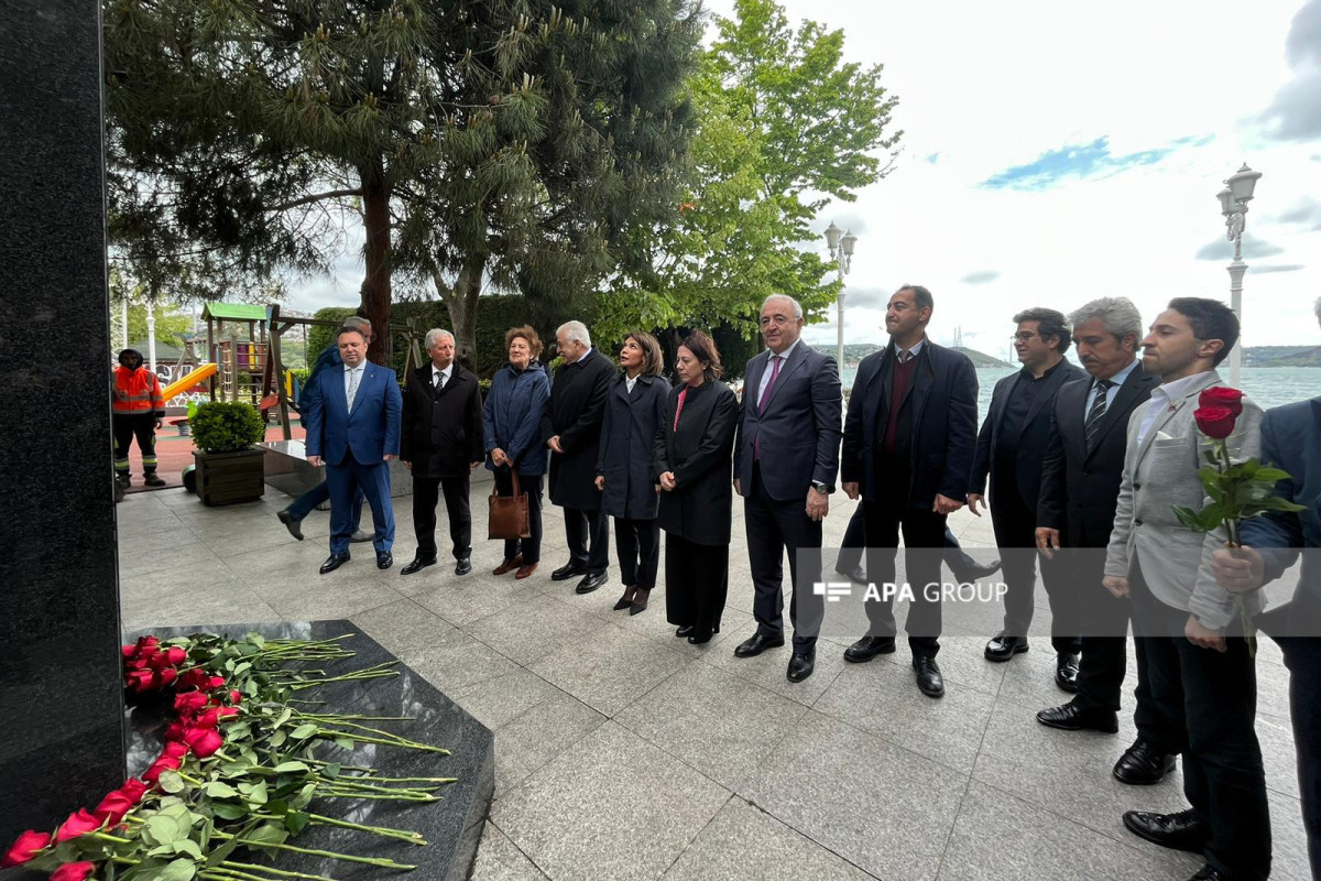 В Стамбуле почтили память общенационального лидера Азербайджана Гейдара Алиева - ФОТО 