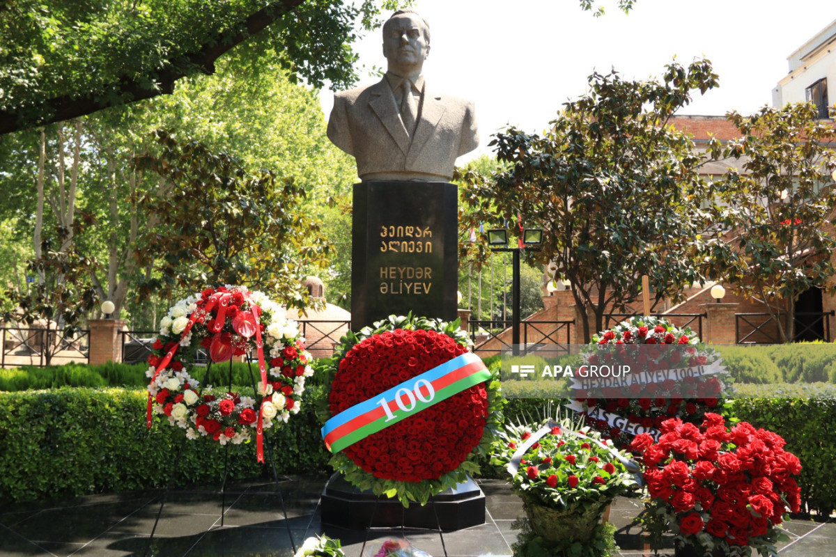 В Тбилисском Ботаническом саду заложен памятный гранатовый сад имени Гейдара Алиева-ФОТО 