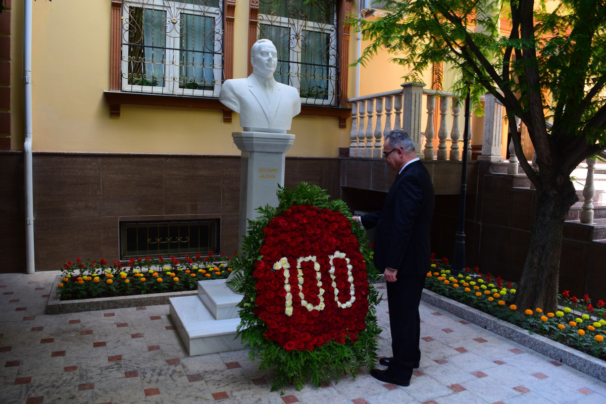 Bust of Heydar Aliyev unveiled in Tajikistan