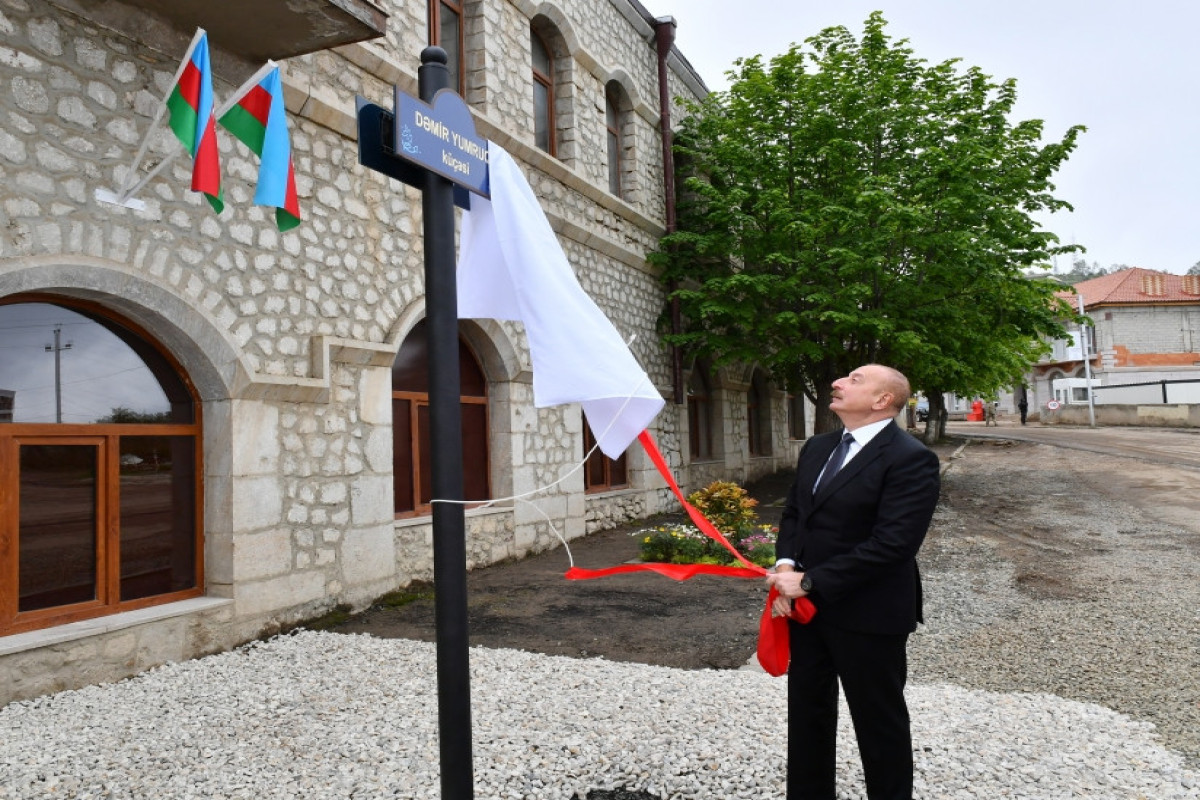 Prezident və birinci xanım Şuşada Dəmir Yumruq küçəsinin lövhəsinin açılışında iştirak ediblər - YENİLƏNİB 