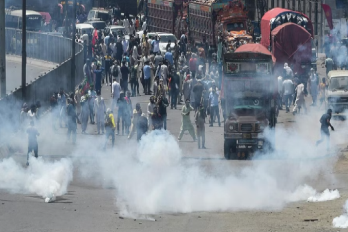 10 killed, over 1,750 injured in protestors-police clashes in Pakistan-UPDATED 