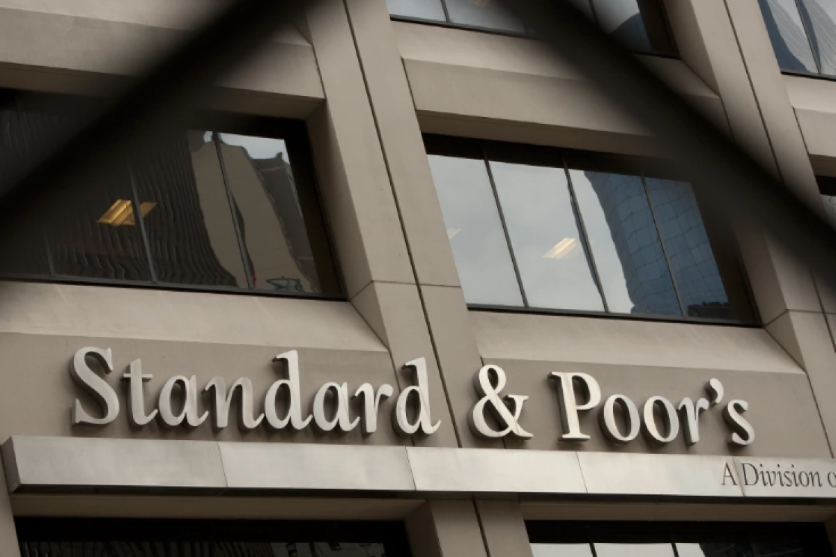 "Standard & Poor's": Azərbaycan banklarının kapitalının və aktivlərinin gəlirliliyi azalacaq