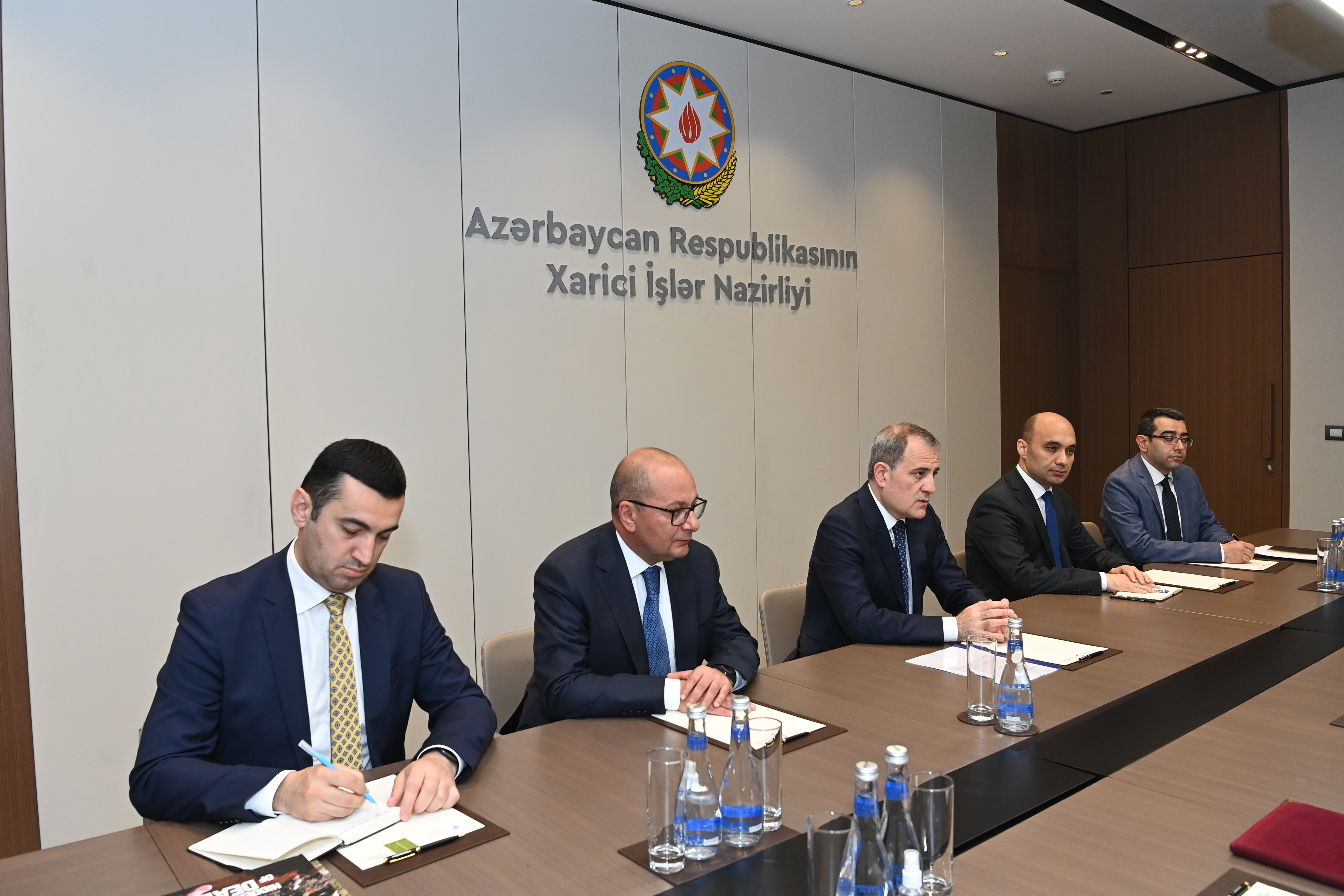 Ceyhun Bayramov “Sülhün kökləri” təşkilatının rəhbəri Haydi Kün ilə görüşüb