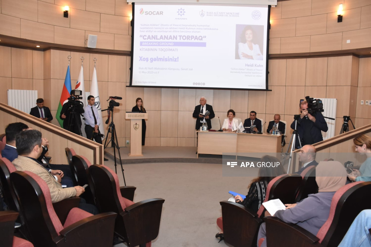 В Баку состоялась презентация книги руководителя международной организации «Корни мира» - ФОТО 