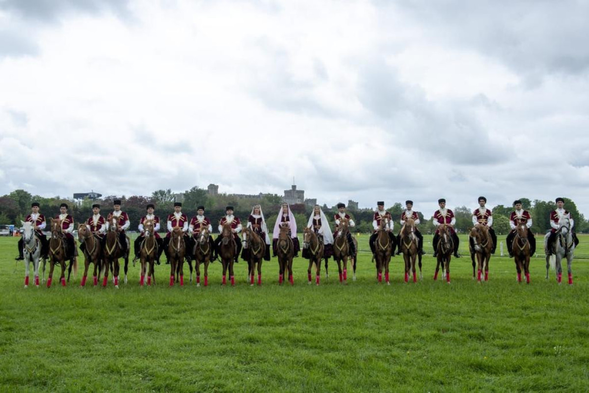 Qarabağ atları Britaniyada Vindzor Kral Atçılıq Şousuna qatılıb - VİDEO 
