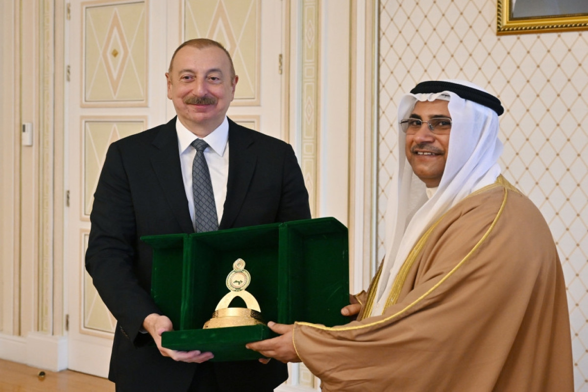 Вручаемый арабским лидерам подарок в виде исключения был преподнесен Президенту Азербайджана