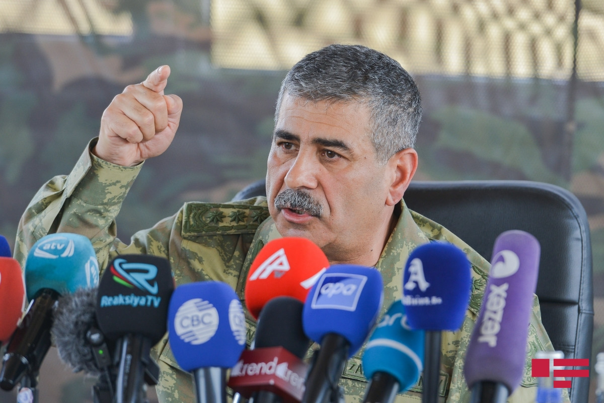 Müdafiə naziri baş verə biləcək silahlı insidentlərə qarşı sərt cavab tədbirlərinin görülməsi barədə göstəriş verib