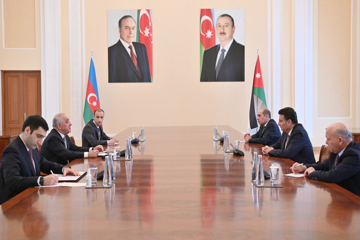 Azerbaijani PM meets with Speaker of the Jordanian House of Representatives