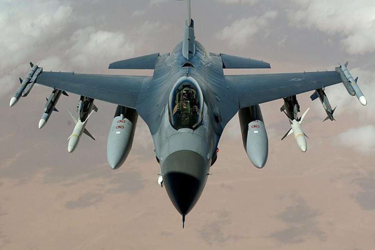 Britaniya və Niderland Ukraynaya F-16 qırıcılarının verilməsi üzərində işləyir