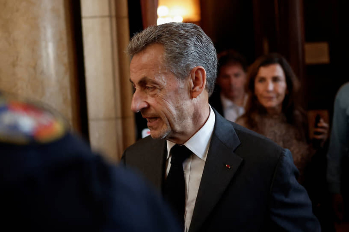 Саркози назначили один год тюремного заключения
