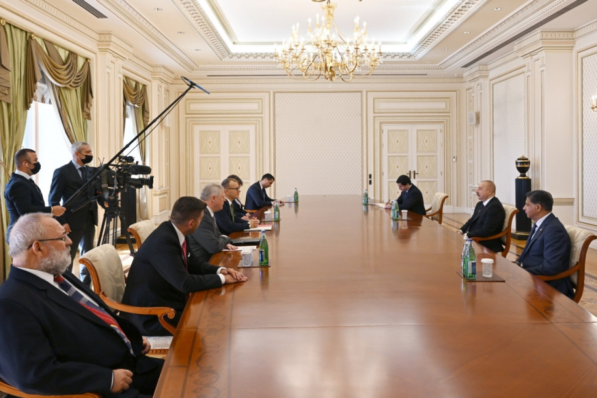 Президент выразил удовлетворение активным диалогом между Азербайджаном и Словакией
