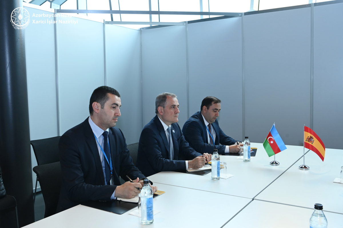 Глава МИД Азербайджана встретился с испанским коллегой