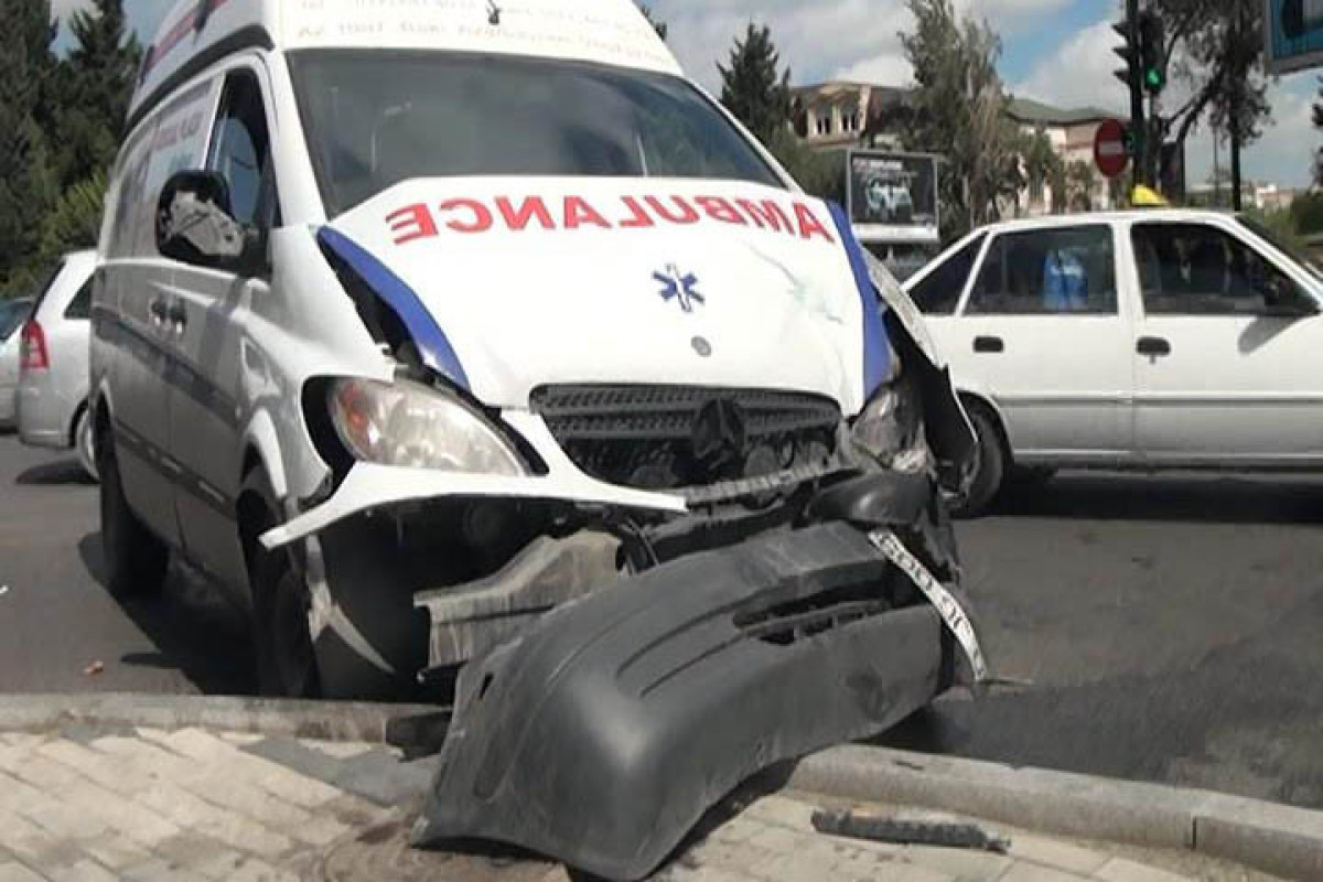 На юге Азербайджана машина скорой помощи попала в ДТП, больной скончался, врачи получили травмы-ОБНОВЛЕНО 