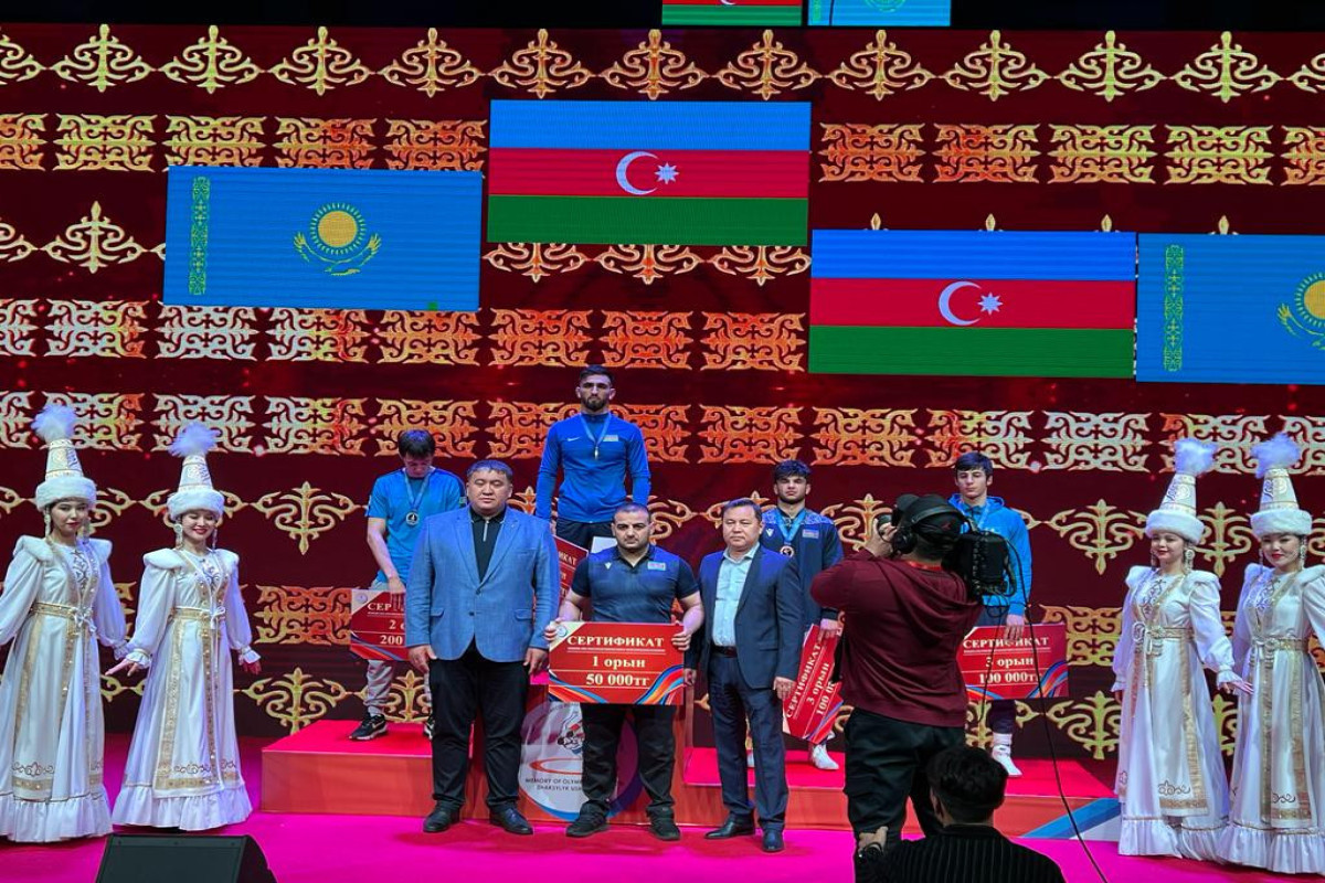Azərbaycan güləşçiləri Astanada daha 8 medal qazanıb