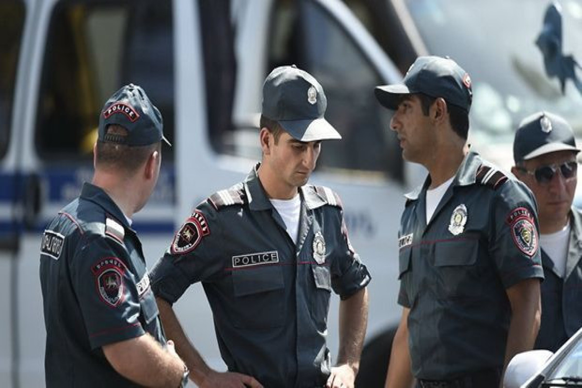 Ermənistanda məhkəmə binasında polislə toqquşma baş verib