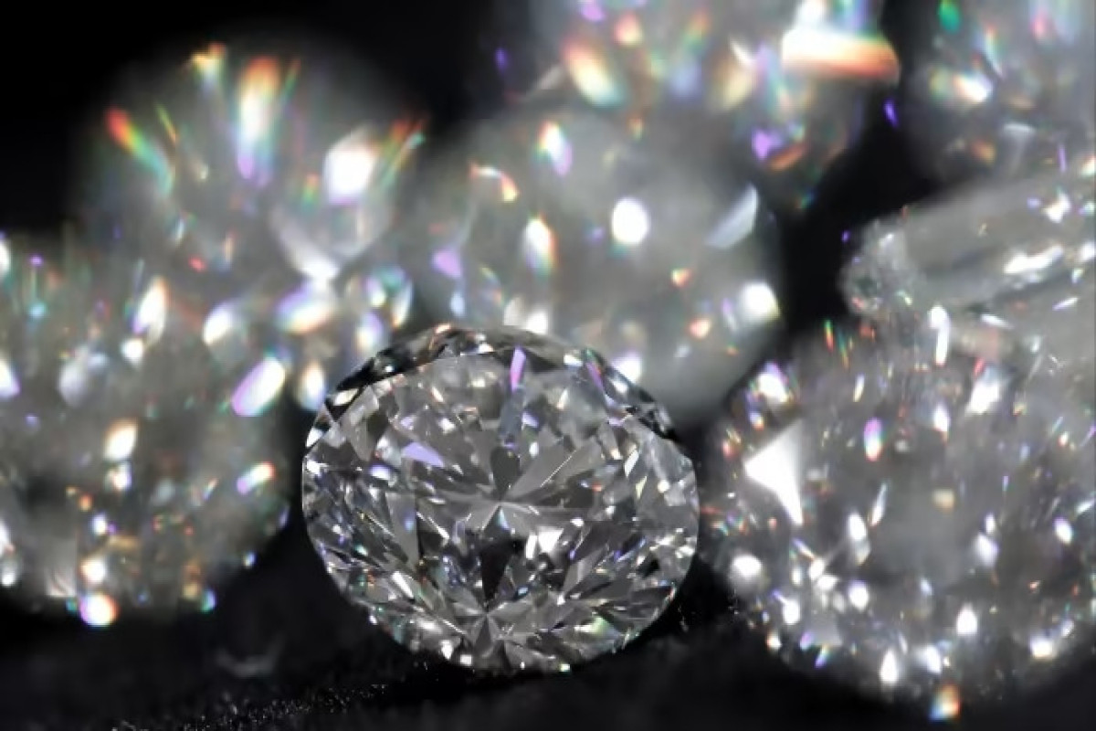 UK announces ban on Russian diamonds