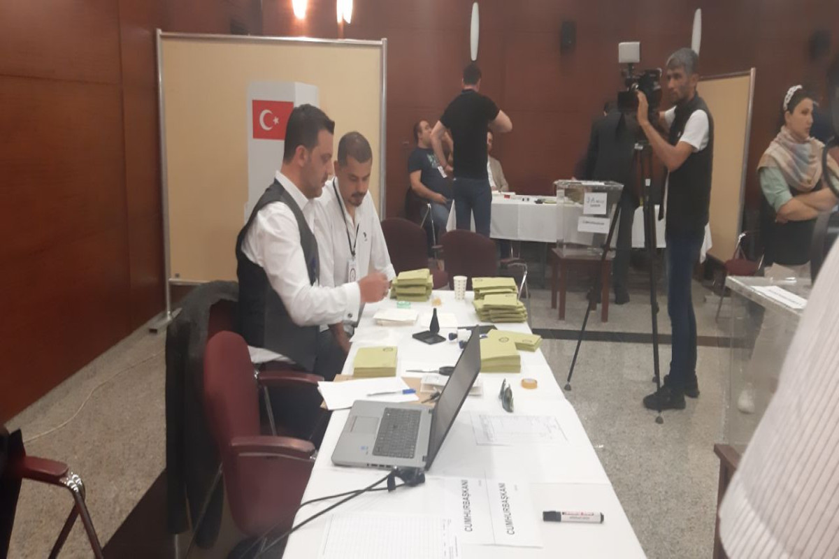Ambassador voted at II round of presidential elections held for Turkish citizens in Azerbaijan -PHOTO -UPDATED 