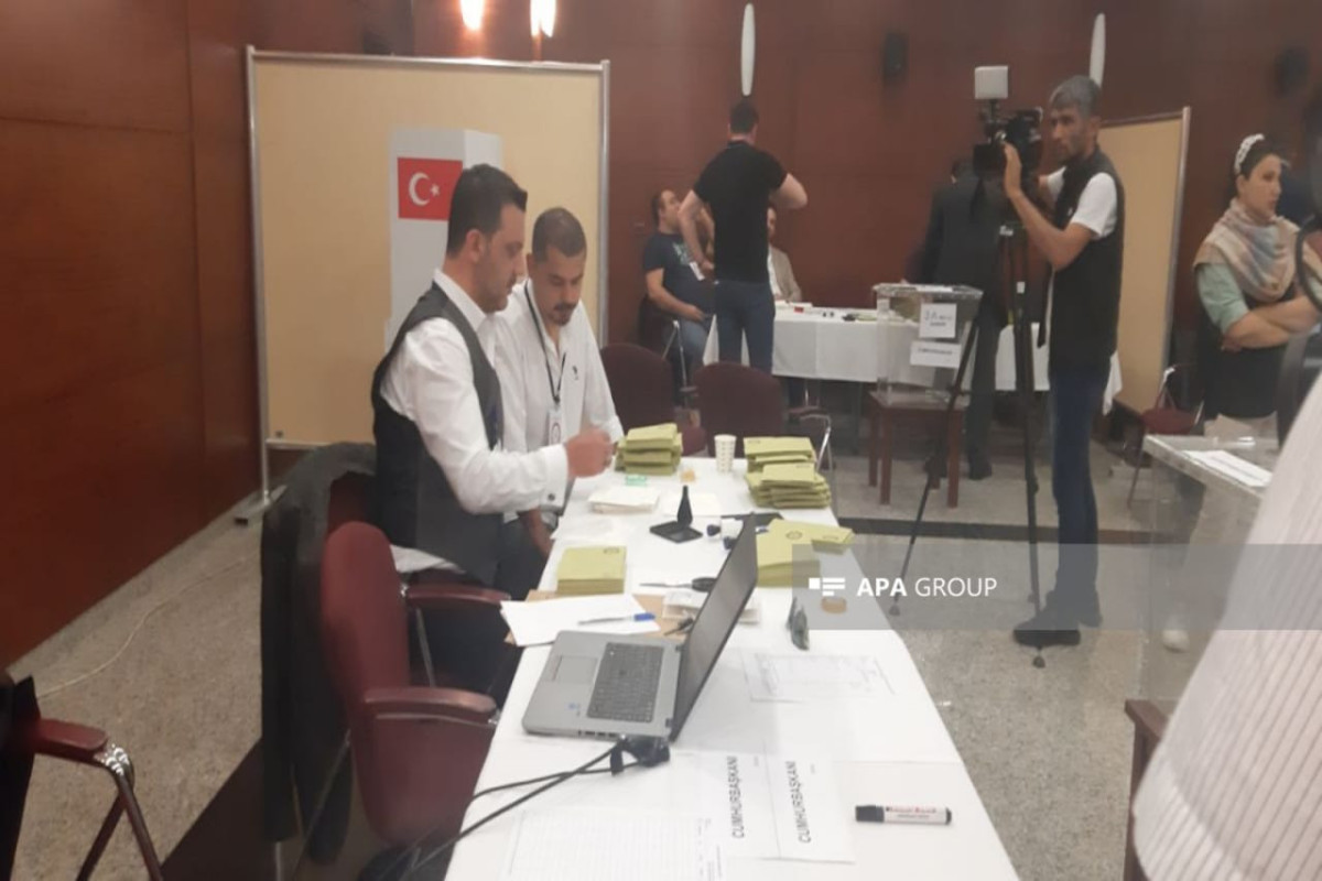 В Азербайджане проходит голосование граждан Турции в рамках второго тура президентских выборов, посол проголосовал-ФОТО -ОБНОВЛЕНО 