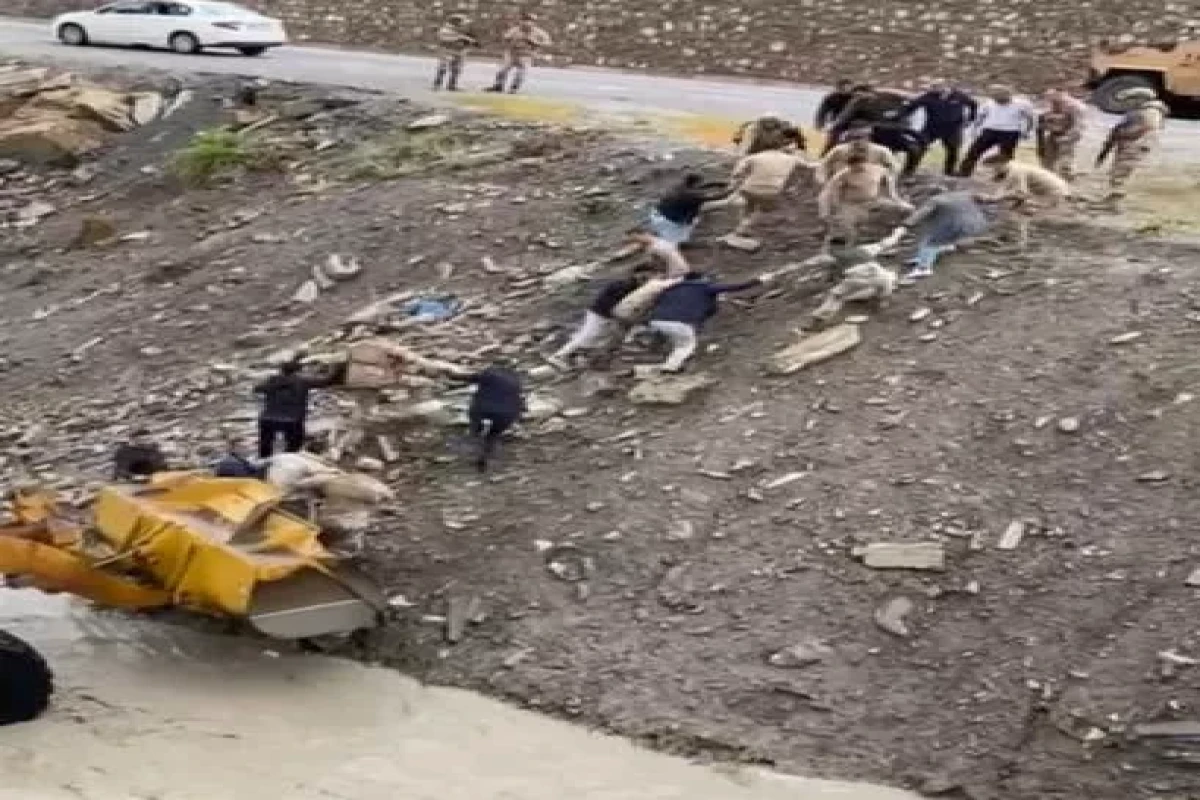Türkiyədə hərbi maşın körpüdən aşıb, 9 nəfər xəsarət alıb
