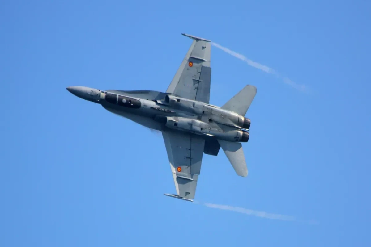 Spanish F-18 fighter jet crashes at Zaragoza air base-VIDEO 
