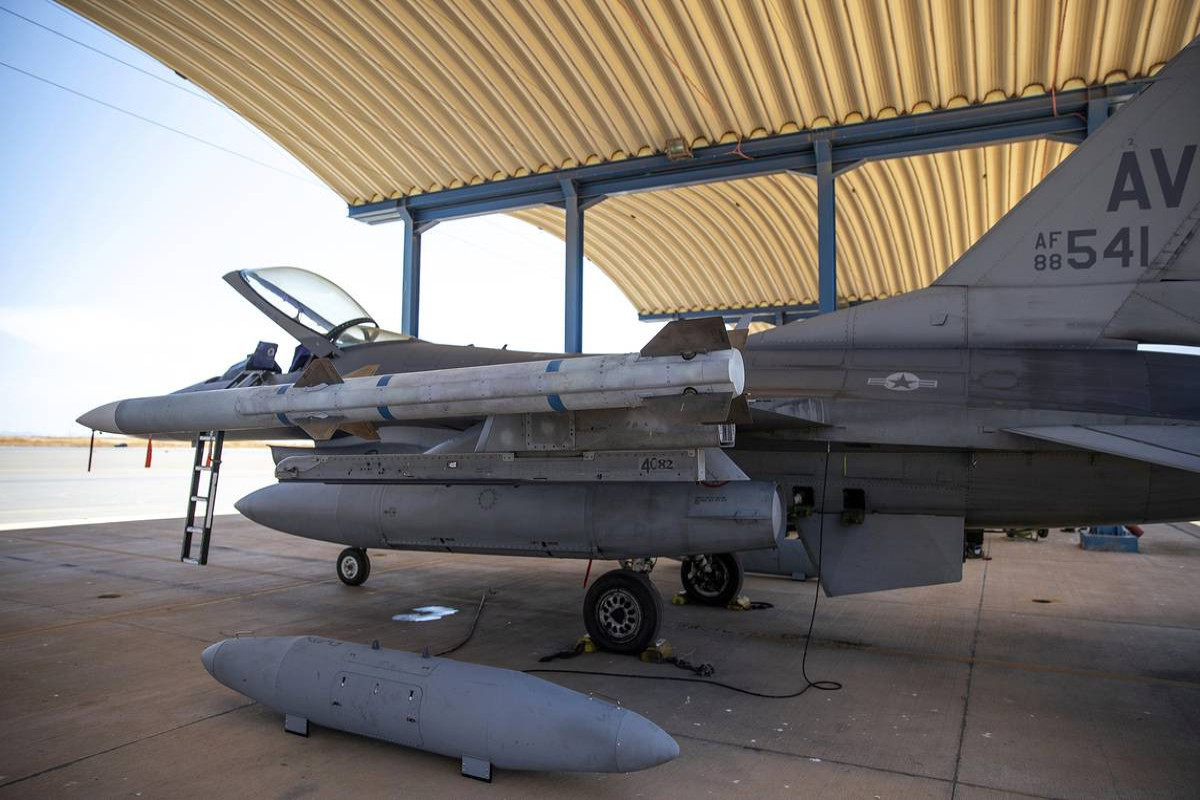 Поставка F-16 Киеву ускорит внедрение стандартов НАТО в ВВС Украины - СМИ
