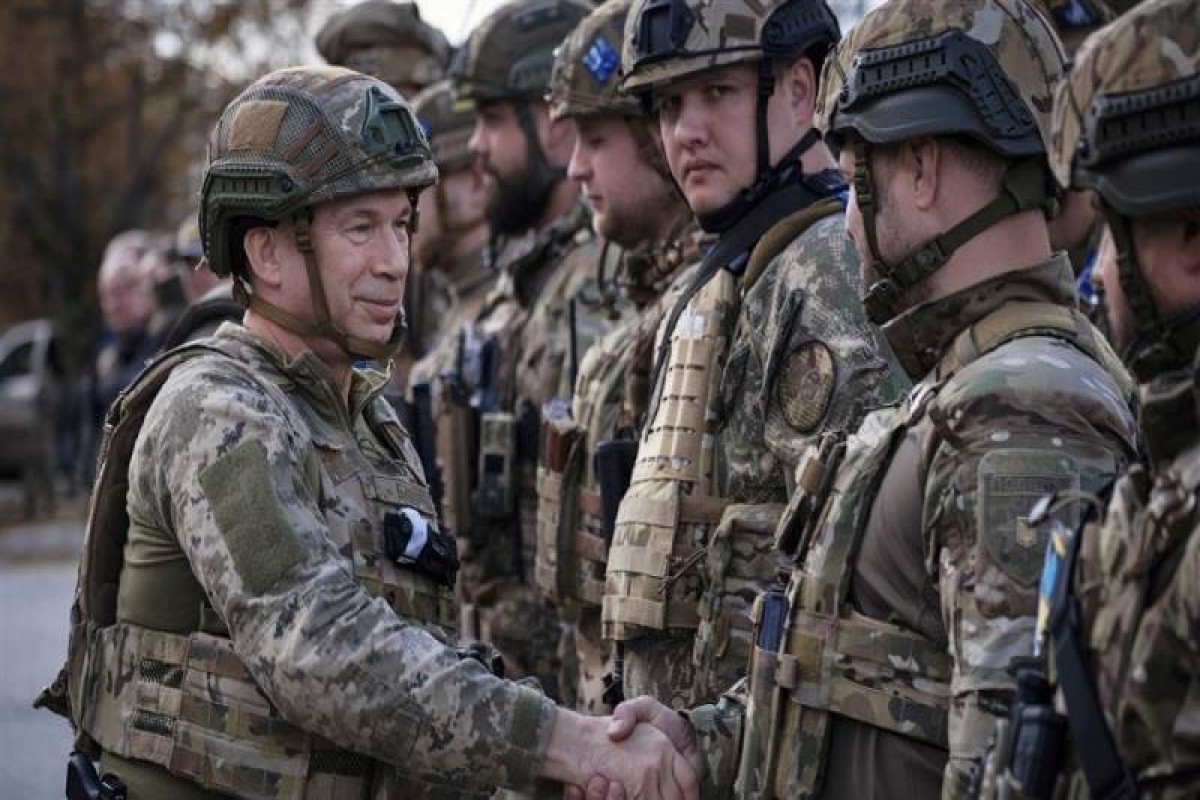 Top Ukrainain general visits frontline in Bakhmut