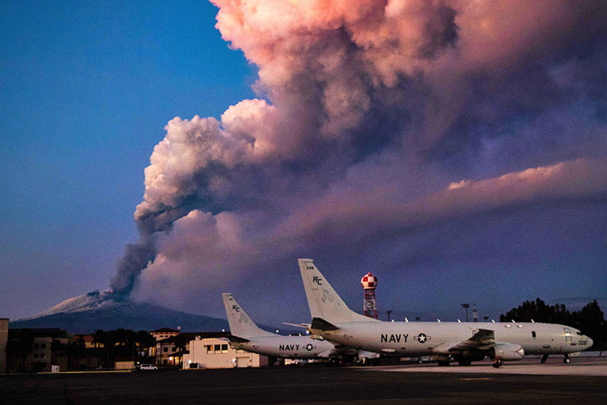 В Италии аэропорт приостановил работу из-за извержения вулкана Этна