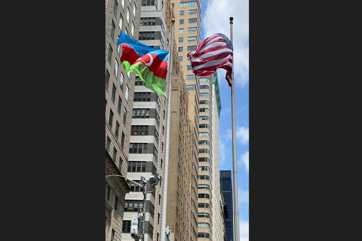 Azerbaijan flag raised in New York on the occasion of Independence Day-PHOTO 