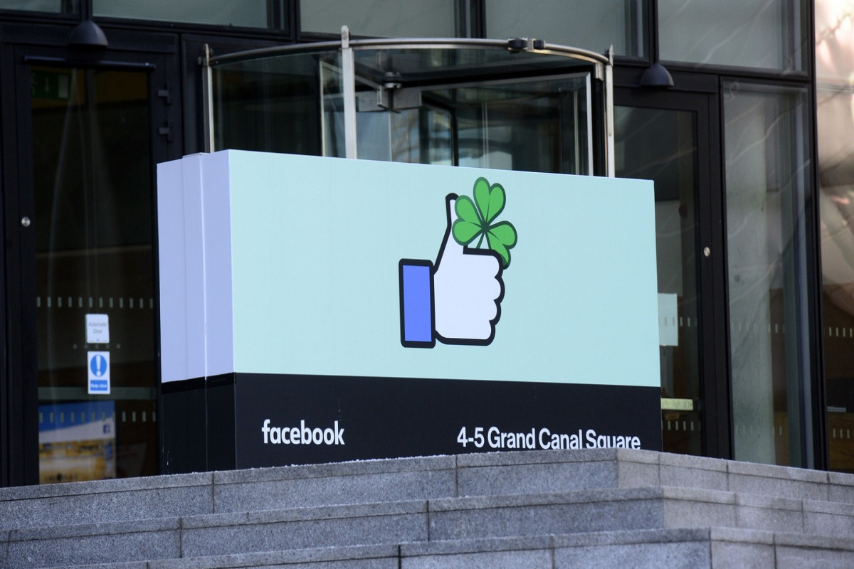 KİV: İrlandiya “Facebook”u 746 milyon avro cərimələyib