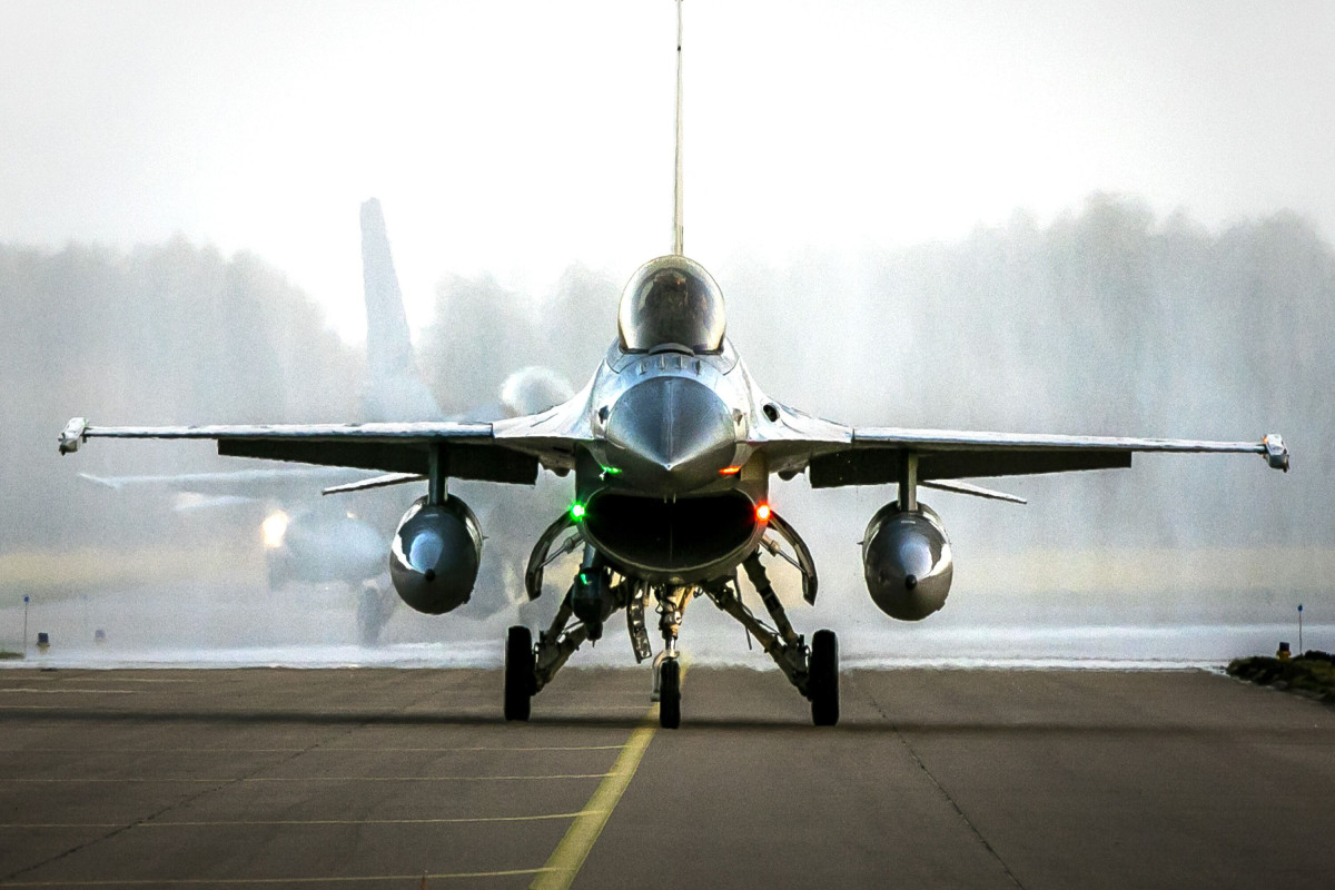 ABŞ HHQ: Kiyevə F-16 təyyarələri verilərsə, onlar Ukraynada yerləşdiriləcək