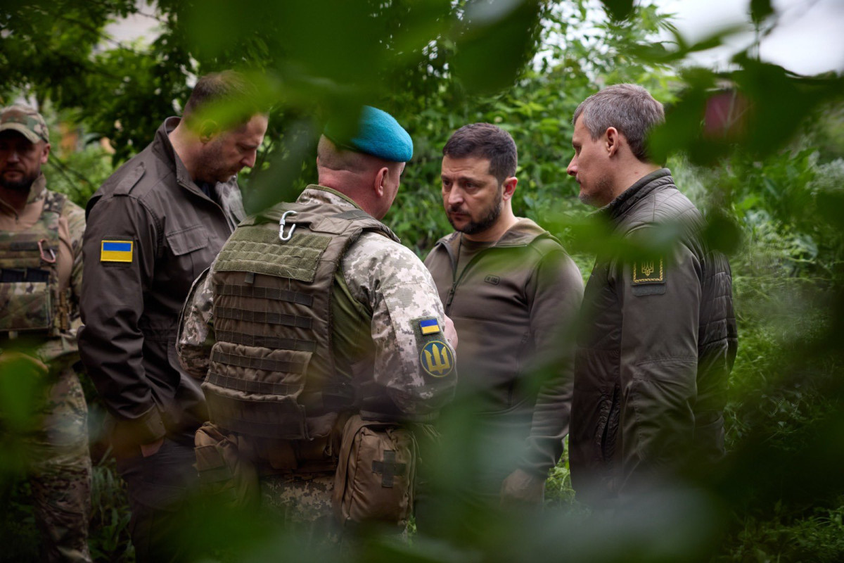 President of Ukraine visits frontline-PHOTO 
