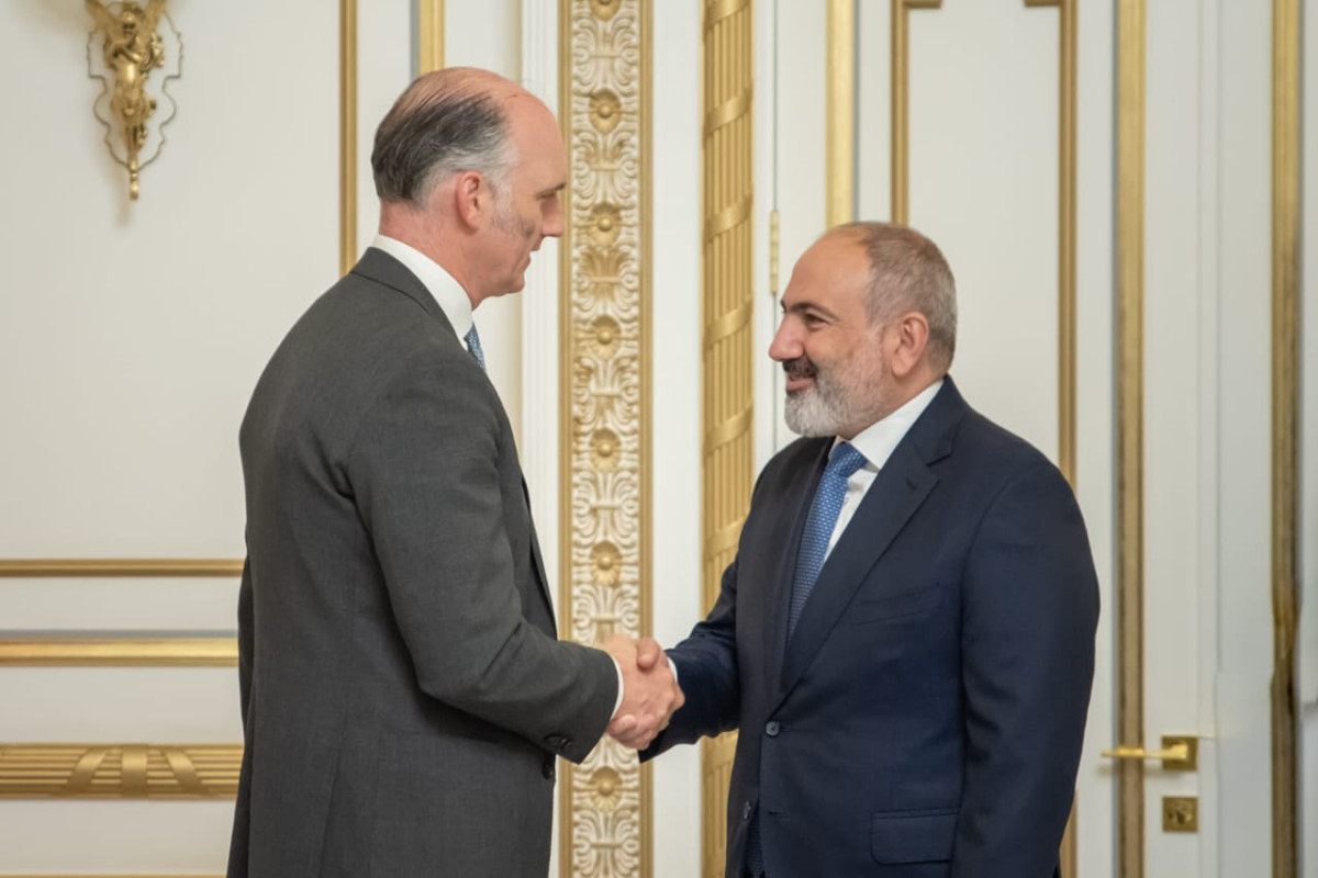 Пашинян обсудил с британским министром  армяно-азербайджанские отношения