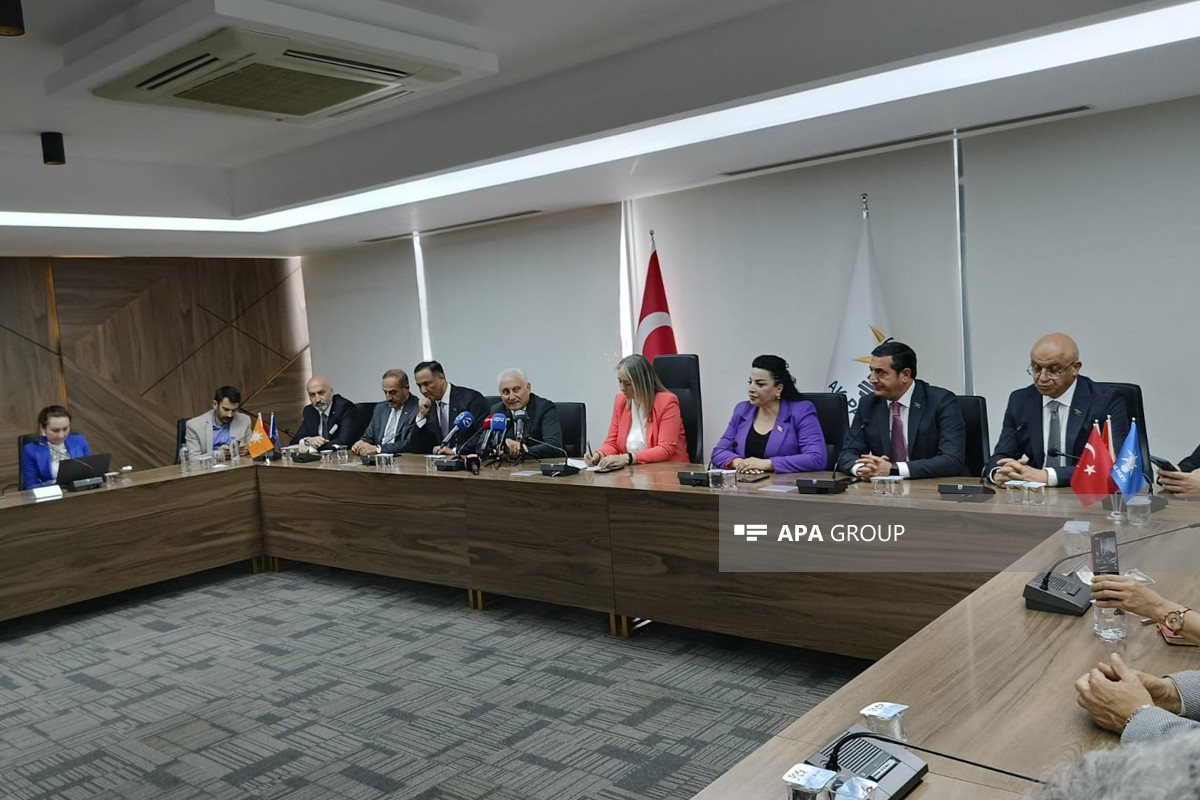 YAP nümayəndə heyəti AK Partiyanın İzmir şəhər Təşkilatında olub