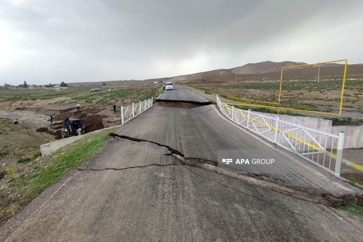 Güclü yağış nəticəsində Naxçıvanda körpü uçub - FOTO 