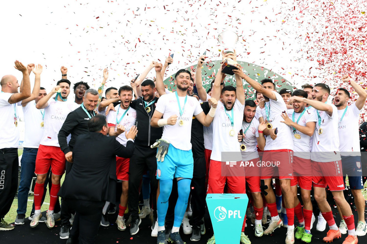 "Araz-Naxçıvan” klubuna kubok və medallar təqdim edilib - FOTO 