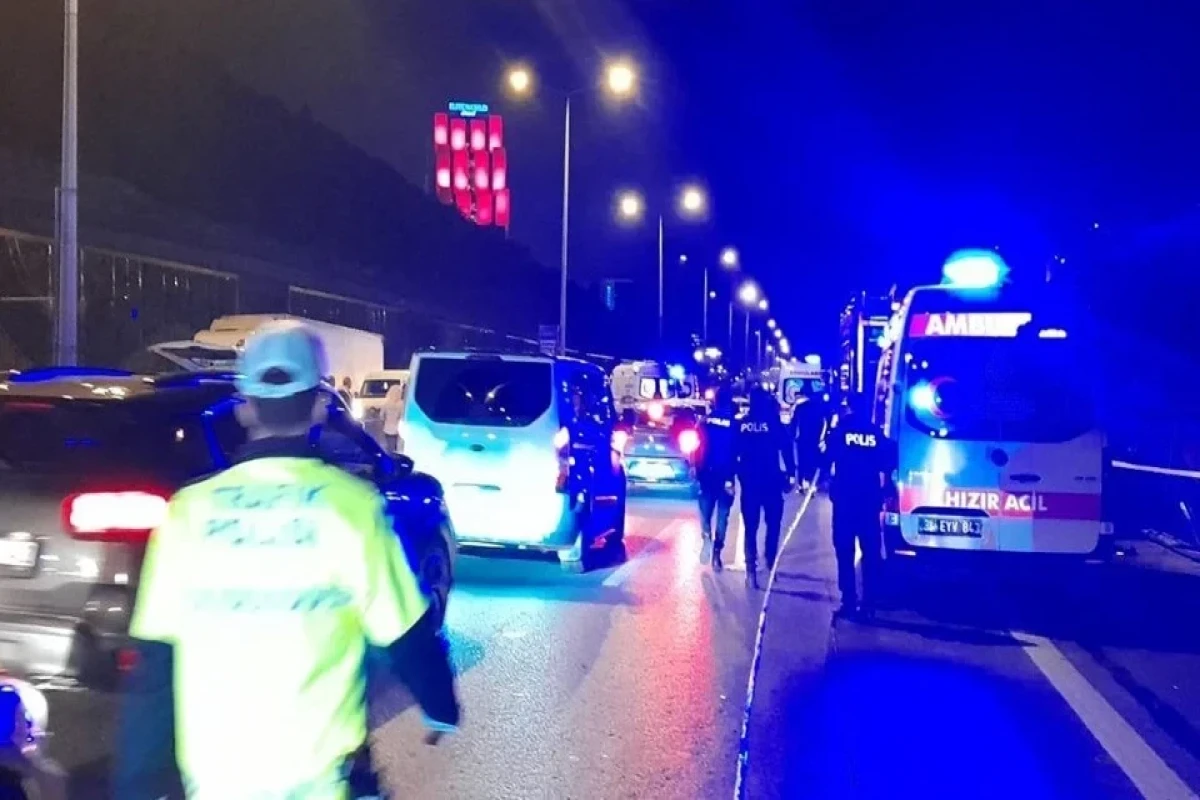İstanbulda qəza olub, yol kənarında iş aparan bələdiyyə işçiləri ölüb