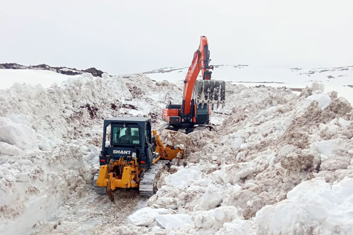 MN: Mayda 830 km yol qardan təmizlənib - FOTO 